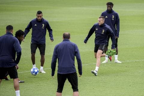 Fußball, CL, Juventus Turin Training Photo LaPresse Marco Alpozzi October 01, 2018 Turin (Italy) soccer Juventus FC training before Juventus vs Real Madrid - Champions League group stage - Group H - Stadio Allianz Stadium In the pic: a moment of training session Federico Bernardeschi (Juventus F.C.);  Copyright: xMarcoxAlpozzi LaPresse LaPresse x
