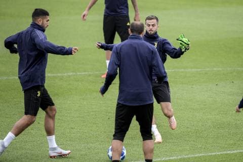 Fußball, CL, Juventus Turin Training Photo LaPresse Marco Alpozzi October 01, 2018 Turin (Italy) soccer Juventus FC training before Juventus vs Real Madrid - Champions League group stage - Group H - Stadio Allianz Stadium In the pic: Miralem Pjanic (Juventus F.C.);  Copyright: xMarcoxAlpozzi LaPresse LaPresse x