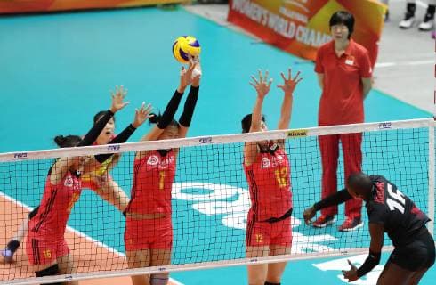 (181002) -- SAPPORO, Oct. 2, 2018 -- Ding Xia (1st L), Yuan Xinyue (3rd L) and Li Yingying (3rd R) of China block the ball during the Pool B match against Canada at the 2018 Volleyball Women s World Championship WM Weltmeisterschaft in Sapporo, Japan, Oct. 2, 2018. China won 3-0. ) (SP)JAPAN-SAPPORO-VOLLEYBALL-WOMEN S WORLD CHAMPIONSHIP-CHINA VS CANADA DuxXiaoyi 