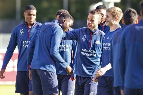 EINDHOVEN, 02-10-2018, PSV Philips Stadium , UEFA Champions League season 2018 2019 , PSV training before PSV - Inter . Relaxed training session for PSV with PSV midfielder Bart Ramselaar (R) and PSV defender Denzel Dumfries (L) and in the middle PSV defender Jordan Teze (C) during the last training before PSV - Inter . PSV training before Inter  x2515010x