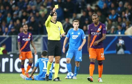Fernandinho Manchesteer City receives a yellow card from referee Damir Skowina Slovenia TSG 1899 Hoffenheim vs Manchester City Soccer Champions League 02 10 2018 TSG 1899 Hoffenheim vs Manchester City Soccer Champions League 02 10 2018 Hoffenheim Copyright: xEIBNER AlexanderxNeisx EP_ANS