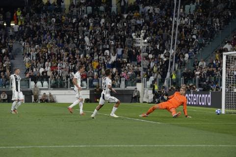 2nd October 2018, Allianz Stadium, Turin, Italy; UEFA Champions League football, Juventus versus Young Boys; Paulo Dybala of Juventus scores the goal for 2-0 for Juventus in the 34th minute  ActionPlus12067285 PierpaoloxPiciucco