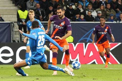 02 10 2018 xtvx Football UEFA Champions League TSG 1899 Hoffenheim Manchester City FC emspor v l Duel tackle compete Kevin Akpoguma TSG 1899 Hoffenheim Ilkay Guendogan Manchester City DFL DFB REGULATIONS PROHIBIT ANY USE OF PHOTOGRAPH as IMAGE SEQUENCES and or QUASI VIDEO Sinsheim