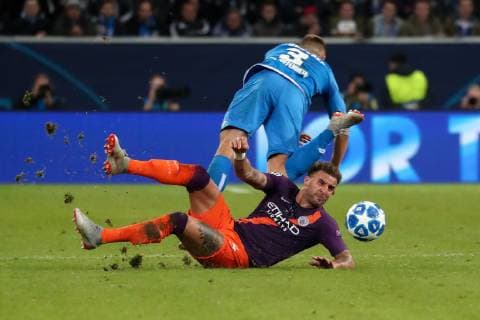 Kyle Walker ManCity 2 Pavel Kaderabek Hoffenheim 3 Fighting Game Scene Duel duel tackle tackling Dynamics Action Action Foul Fouling Soccer UEFA Champions League TSG 1899 Hoffenheim Manchester City FC xozx
