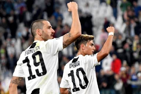 Leonardo Bonucci of Juventus and Paulo Dybala of Juventus celebrate at the end of the match Torino 02-10-2018 Juventus Stadium Football Calcio Uefa Champions League 2018 2019 Group H Juventus - Young Boys Foto Andrea Staccioli Insidefoto AndreaxStaccioli
