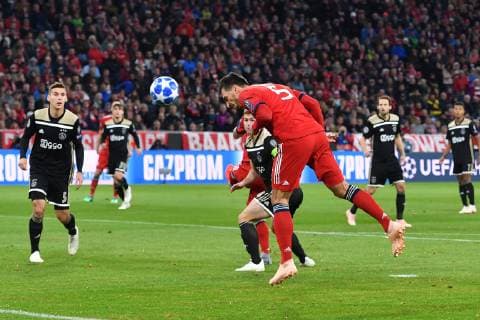 Head Coach Mats HUMMELS Bayern Muenchen to 1 0 Action Go A penalty area scene Bayern Munich Ajax Amsterdam Football Champions League Group E on 02 10 2018 A L A L A N A R A N A