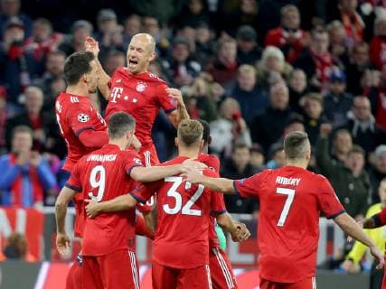Mats Hummels Bayern Munich 5 Arjen Robben Bayern Munich 10 rejoinder after 1 0 Bayern Munich vs AFC Ajax Amsterdam Soccer Champions League Group stage 02 10 2018 Bayern Munich vs AFC Ajax Amsterdam Soccer Champions League Group stage 02 10 2018 Muenchen Copyright: xLanger Eibner-Pressefotox EP_EER