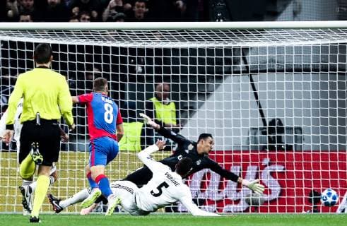 MOSCOW, RUSSIA - OCTOBER 2, 2018: CSKA Moscow s Nikola Vlasic (2nd L) scores a goal past Real Madrid s goalkeeper Keylor Navas (R) in their 2018 19 UEFA Champions League Group G Round 2 football match at Luzhniki Stadium. Anton Novoderezhkin TASS  TS0923BF