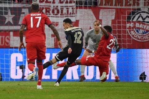 Noussair MAZRAOUI Ajax shoots the gate to 1 1 action goal scored against David ALABA Bayern Muenchen and Manuel NEW goalkeeper FC Bayern Muenchen left Jerome BOATENG Bayern Muenchen Bayern Muenchen Ajax Amsterdam UEFA Champions League Group E on 02 10 2018 A L L A N A R A N A