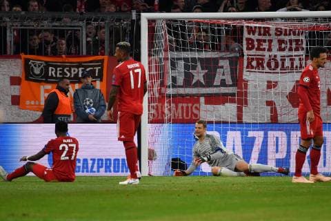 v left David ALABA Bayern Muenchen Jerome BOATENG Bayern Muenchen Manuel NEW goalie FC Bayern Muenchen Mats HUMMELS Bayern Muenchen after goal to 1 1 disappointment frustration disappointed frustrated dejected action FC Bayern Muenchen Ajax Amsterdam Football Champions League Group E am 02 10 2018 A L L A N A T A R A N A