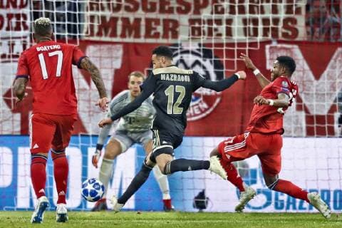 MUNCHEN, 02-10-2018, Allianz Arena, season 2018 2019, Champions League football. Ajax midfielder Noussair Mazraoui placing the ball scoring the 1-1 during the Bayern Munchen - Ajax . Bayern Munchen - Ajax  x2515733x