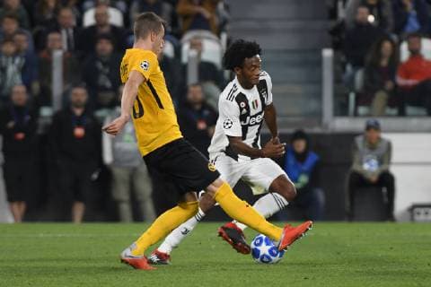 2nd October 2018, Allianz Stadium, Turin, Italy; UEFA Champions League football, Juventus versus Young Boys; Sandro Lauper of the Young Boys challenges Juan Cuadrado of Juventus  ActionPlus12067376 PierpaoloxPiciucco