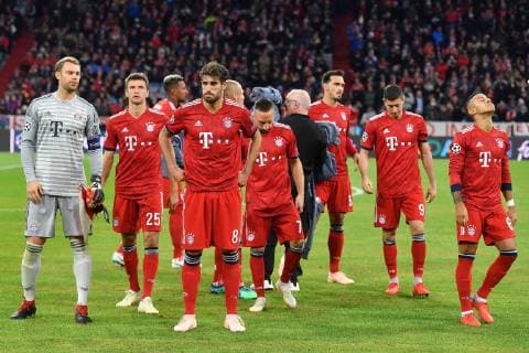 frustrated Bayern players Teamfoto Team Team Teamfoto Disappointment Frustration disappointed frustrated dejected Action FC Bayern Muenchen Ajax Amsterdam Football Champions League Group E am 02 10 2018 A L A L A N A R A N A