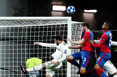 MOSCOW, RUSSIA - OCTOBER 2, 2018: CSKA Moscow s Rodrigo Becao (L) and Nikita Chernov in action in the 2018 19 UEFA Champions League Group G Round 2 football match against Real Madrid at Luzhniki Stadium. Anton Novoderezhkin TASS  TS0923CE