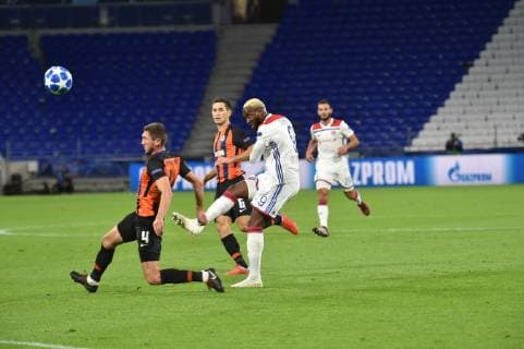 Moussa DEmbele (lyon) vs Serhiy Kryvtsov (shakhtar donetsk) FOOTBALL : Lyon vs Shakhtar Donetsk - Phase de groupes - Ligue des Champions - 02 10 2018 FredericChambert Panoramic 