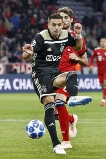 MUNCHEN, 02-10-2018, Allianz Arena, season 2018 2019, Champions League football. Ajax forwarder Dusan Tadic on the ball during the Bayern Munchen - Ajax . Bayern Munchen - Ajax  x2515937x