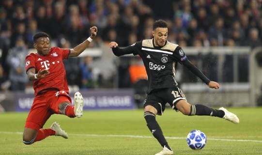 Foto Goal to the 1 1 Compensation by Noussair Mazraoui Ajax left David Alaba Soccer Champions League group match on Tue 02 10 2018 Bayern Munich Ajax Amsterdam