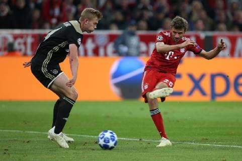 l Matthijs de Ligt 4 Ajax Amsterdam Thomas Mueller 25 Bayern Munich Muenchen vs. Ajax Amsterdam Soccer Preliminary Round Champions League 02 10 2018 Muenchen Bayern Germany Copyright: xkolbert-press ChristianxKolbertx