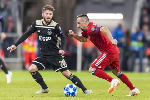 GER UEFA CL Bayern Muenchen GER vs Ajax Amsterdam NED 02 10 2018 Allianz Arena Muenchen GER UEFA CL Bayern Muenchen GER vs Ajax Amsterdam NED Group E UEFA regulations prohibit any use of photographs in the image Lasse Schoene Ajax 20 Franck Ribery tries to stop FCB 7 nordphotox xStraubmeier nph00004