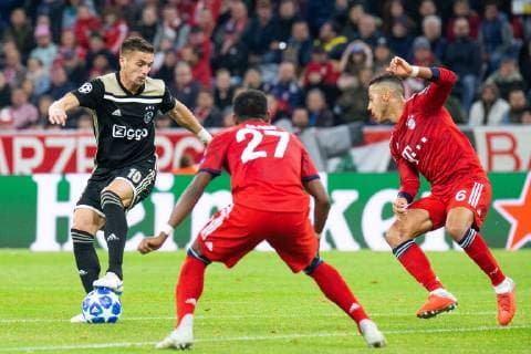 02 10 2018 xkvx Football UEFA Champions League FC Bayern Munich Ajax Amsterdam empor d Dusan Tadic Ajax Amsterdam David Alaba FC Bayern Munich Muenchen Thiago FC Bayern Munich Muenchen DFL DFB REGULATIONS PROHIBIT ANY USE OF PHOTOGRAPH as IMAGE SEQUENCES and or QUASI VIDEO Muenchen