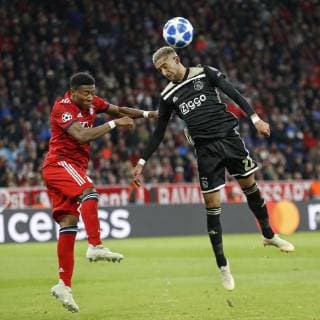 MUNCHEN, 02-10-2018, Allianz Arena, season 2018 2019, Champions League football. Ajax midfielder Hakim Ziyech (R) and Bayern Munchen player David Alaba (L) during the Bayern Munchen - Ajax . Bayern Munchen - Ajax  x2515981x