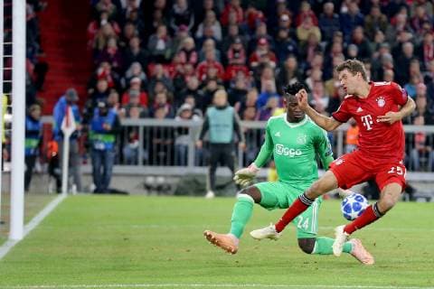 Andre Onana AFC Ajax Amsterdam 24 Thomas Mueller Bayern Muenchen 25 in love with a goal MFC Bayern Munich vs AFC Ajax Amsterdam Football Champions League Group Stage 02 10 2018 FC Bayern Muenchen vs AFC Ajax Amsterdam Soccer Champions League Group Stage 02 10 2018 Muenchen Copyright: xLanger Eibner-Pressefotox EP_EER