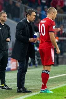 02 10 2018 xkvx Football UEFA Champions League Bayern Munich Ajax Amsterdam emspor vl Coach Niko Kovac FC Bayern Munich Muenchen gives gestures gestures gestures gestures Arjen Robben FC Bayern Munich Muenchen DFL DFB REGULATIONS PROHIBIT ANY USE OF PHOTOGRAPHS as IMAGE SEQUENCES and or QUASI VIDEO Munich
