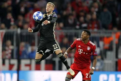 (l-r) Hakim Ziyech of Ajax, David Alaba of FC Bayern Munchen during the UEFA Champions League group E match between Bayern Munich and Ajax Amsterdam at the Allianz Arena on October 02, 2018 in Munich, Germany UEFA Champions League 2018 2019 xVIxVIxImagesx xTomxBodexMultimediaxIVx 12326117