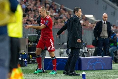 02 10 2018 xkvx Football UEFA Champions League Bayern Munich Ajax Amsterdam emspor vl James Rodriguez FC Bayern Munich Muenchen comes on as substitute for Arjen Robben FC Bayern Munich Coach Niko Kovac FC Bayern Munich Muenchen DFL DFB REGULATIONS PROHIBIT ANY USE OF PHOTOGRAPHS as IMAGE SEQUENCES and or QUASI VIDEO Munich