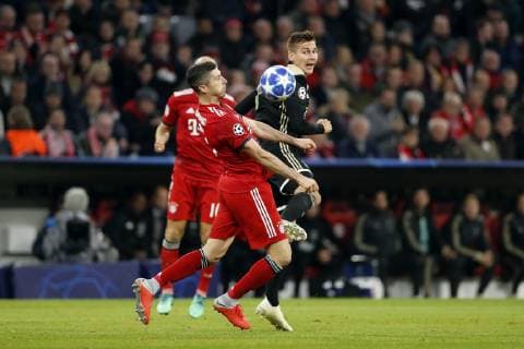 (l-r) Robert Lewandowski of FC Bayern Munchen, Maximilian Wober of Ajax during the UEFA Champions League group E match between Bayern Munich and Ajax Amsterdam at the Allianz Arena on October 02, 2018 in Munich, Germany UEFA Champions League 2018 2019 xVIxVIxImagesx xTomxBodexMultimediaxIVx 12326127