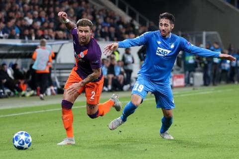 Kyle Walker ManCity 2 Ishak Belfodil Hoffenheim 19 Duel duel tackle tackling Dynamics Action Action Soccer UEFA Champions League TSG 1899 Hoffenheim Manchester City FC xozx