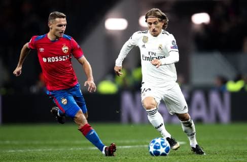 MOSCOW, RUSSIA - OCTOBER 2, 2018: CSKA Moscow s Fyodor Chalov (L) and Real Madrid s Luka Modric fight for the ball in their 2018 19 UEFA Champions League Group G Round 2 football match at Luzhniki Stadium. Valery Sharifulin TASS  TS0923E6