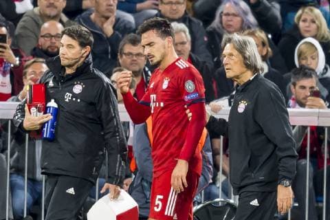 GER UEFA CL Bayern Muenchen GER vs Ajax Amsterdam NED 02 10 2018 Allianz Arena Muenchen GER UEFA CL Bayern Muenchen GER vs Ajax Amsterdam NED Group E UEFA Mats Hummels FCB 5 is led from the place nordphotox xStraubmeier nph00004