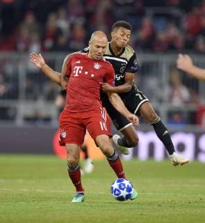 02 10 2018 Football UEFA Champions League 2018 2019 Group Stage 2 Gameday FC Bayern Munich Ajax Amsterdam at Allianz Arena Munich vl Arjen Robben FC Bayern Munich v David Neres Ajax Amsterdam DFL and DFB regulations prohibit any use of images as image sequences and or almost video