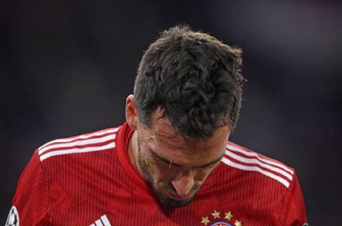 02 10 2018 Football UEFA Champions League 2018 2019 Group Stage 2 Gameday FC Bayern Munich Ajax Amsterdam in the Allianz Arena Munich Mats Hummels Bayern München injured from the match due to a head injury DFL and DFB regulations prohibit any use of images as image sequences and or quasi video