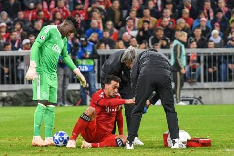 Mats Hummels FC Bayern Muenchen 5 injured on the ground FC Bayern Muenchen Ajax Amsterdam Soccer Champions League 02 10 2018 Muenchen Bayern Germany Copyright: xkolbert-press BurghardxSchreyerx