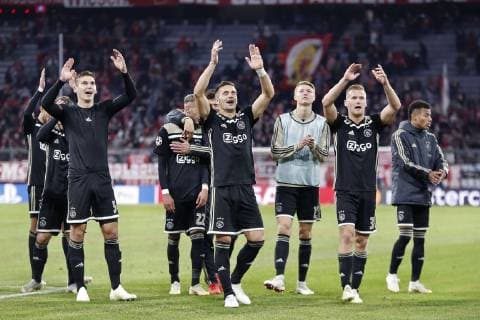 MUNCHEN, 02-10-2018, Allianz Arena, season 2018 2019, Champions League football. Ajax celebrating the draw after the Bayern Munchen - Ajax (1-1). Bayern Munchen - Ajax  x2516337x