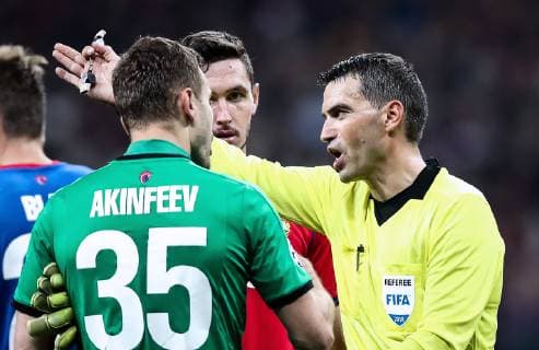 MOSCOW, RUSSIA - OCTOBER 2, 2018: Referee Ovidiu Hategan (R) shows the yellow and the red card to CSKA Moscow s goalkeeper Igor Akinfeev and removes him from the field in the 2018 19 UEFA Champions League Group G Round 2 football match against Real Madrid at Luzhniki Stadium. Valery Sharifulin TASS  TS0923F4