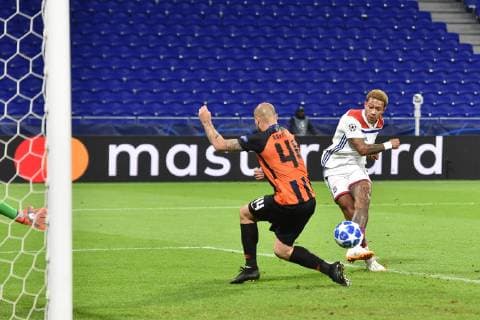 Memphis Depay (lyon) vs Yaroslav Rakitskiy (shakhtar donetsk) FOOTBALL : Lyon vs Shakhtar Donetsk - Phase de groupes - Ligue des Champions - 02 10 2018 FredericChambert Panoramic 
