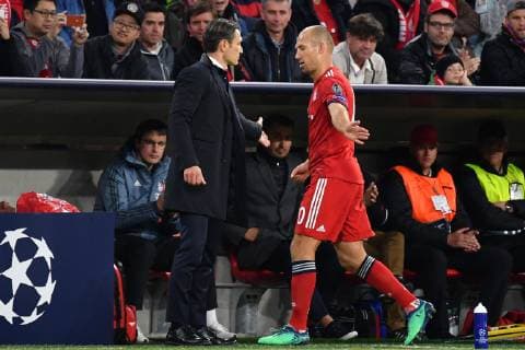 Niko KOVAC Bayern Munich coach with Arjen ROBBEN Bayern Muenchen on substitution FC Bayern Muenchen Ajax Amsterdam 1 1 Football Champions League group E on 02 10 2018 A L I A N Z A R A N A