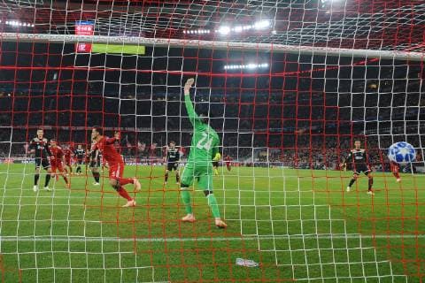 Goal to the 1 0 by Mats HUMMELS Bayern Muenchen is celebrating with joy Hintertorkamera Hintertorperspektive Bayern Munich Muenchen Ajax Amsterdam 1 1 Football Champions League Group E am 02 10 2018 A L A L A N A R A N A
