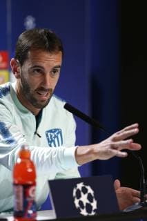 Rueda de prensa de Simeone y Godin antes del partido de Champions League del Atlético contra el Club Brujas. Simeone and Godin attends a press conference PK Pressekonferenz the day before the Champions League match between Ateltico and Club Brujas. 