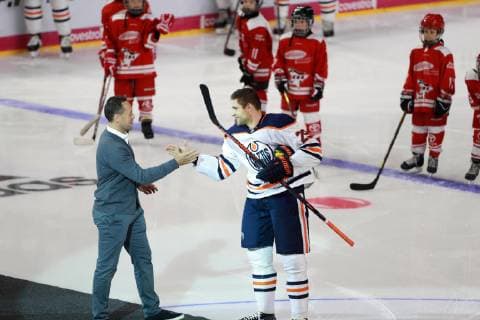 Sport KEC The Sharks DEL vs Edmonton Oilers NHL Ice Hockey Friendly Match National Coach Marco Sturm and Leon Draisaitl Oilers before the start of the match 03 10 2018