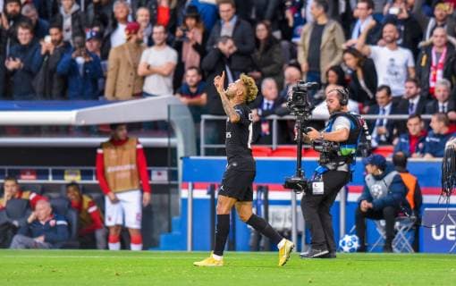 Fußball, CL, Paris Saint Germain - Roter Stern Belgrad But de Neymar Jr ( PSG ) - Joie FOOTBALL : Paris Saint Germain vs Etoile Rouge Belgrade - Ligue des Champions - Paris - 03 10 2018 FedericoPestellini Panoramic 