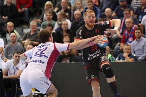 SG Flensburg Handewitt vs HC Motor Zaporozhye Handball EHF Champions League group stage 03 10 18 Jim Gottfridsson SG Flensburg Handewitt 24 against Pawel Paczkowski HC Motor Zaporozhye 22 xmmkx