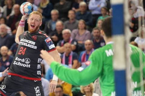 SG Flensburg Handewitt vs HC Motor Zaporozhye Handball EHF Champions League group stage 03 10 18 Jim Gottfridsson SG Flensburg Handewitt 24 against Victor Kireev HC Motor Zaporozhye 87 xmmkx