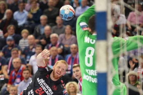 SG Flensburg Handewitt vs HC Motor Zaporozhye Handball EHF Champions League group stage 03 10 18 Jim Gottfridsson SG Flensburg Handewitt 24 against Victor Kireev HC Motor Zaporozhye 87 xmmkx