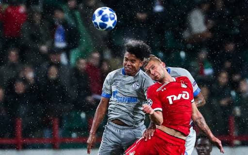Sport Bilder des Tages MOSCOW, RUSSIA â€“ OCTOBER 3, 2018: FC Schalke 04 s Weston McKennie (L) and Lokomotiv Moscow s Vladislav Ignatyev jump to head the ball in their 2018 19 UEFA Champions League Group D Round 2 football match at RZD Arena Stadium. FC Schalke 04 won the game 1:0. Sergei Fadeichev TASS  TS0926A6