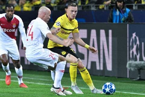 ENG UEFA CL Borussia Dortmund vs AS Monaco 03 10 2018 Signal Iduna Park Dortmund GER UEFA CL Borussia Dortmund vs AS Monaco DFL regulations prohibit any use of images as queues or video in the picture v left in the match Andrea Raggi 24 AS Monaco Marius Wolf 27 Borussia Dortmund nph Mauelshagen nph00321
