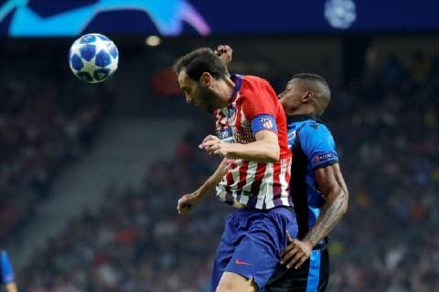 Atletico de Madrid s Uruguayan defender Diego Godin (L) vies for the ball with Brugge KV s Brazilian Wesley Moraes Ferreira da Silva during the UEFA Champions League groups phase match between Atletico Madrid and Brugge KV, at the Wanda Metropolitano stadium, in Madrid, Spain, 03 October 2018. Atletico Madrid vs. Brugge KV !ACHTUNG: NUR REDAKTIONELLE NUTZUNG!  Copyright: xJuanJoxMartinx MAD01 20181003-636741992134970357